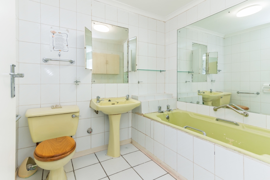 6 Bedroom Property for Sale in Kommetjie Western Cape